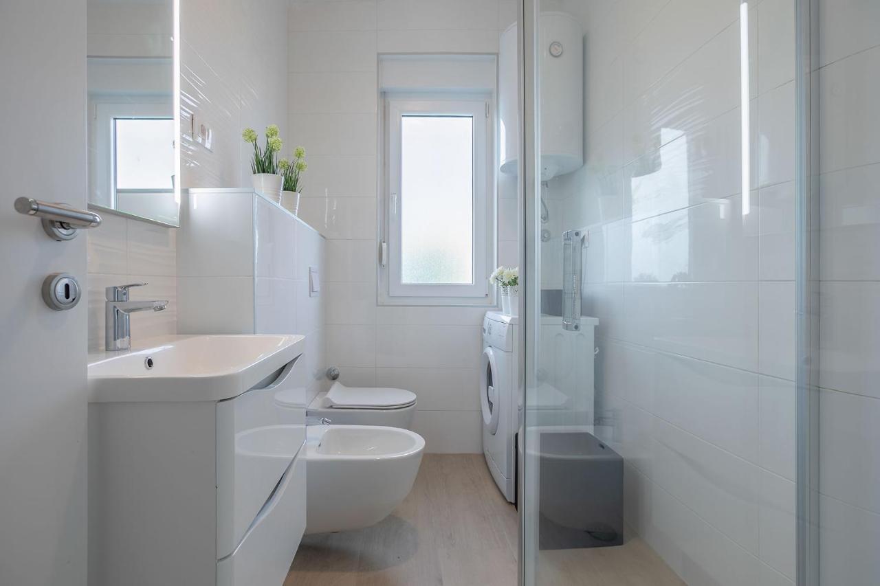 Premium 100M2 Sea View Apartment Ližnjan Esterno foto