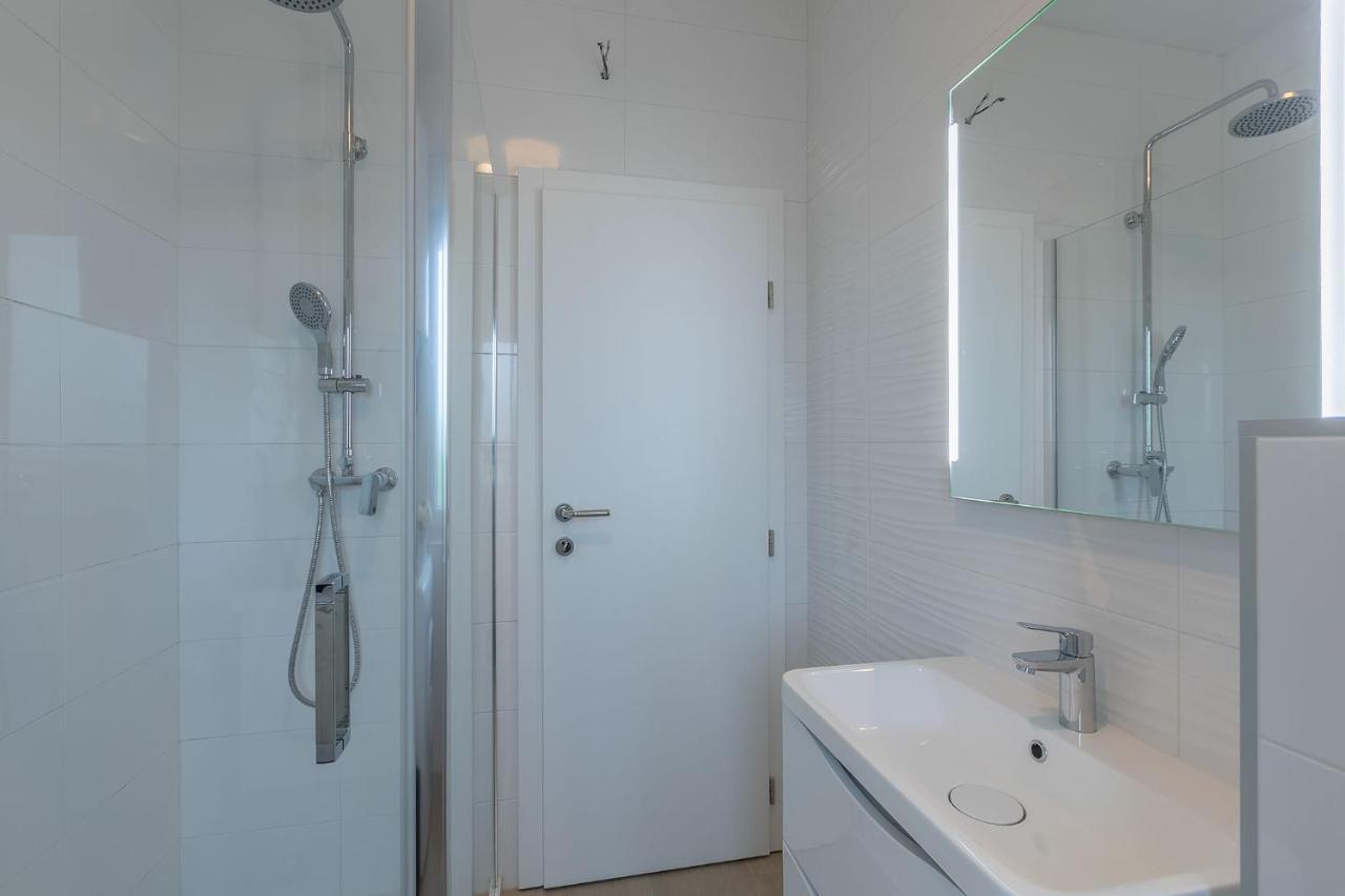 Premium 100M2 Sea View Apartment Ližnjan Esterno foto